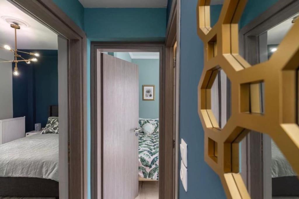Artistic Apt In Vibrant Gazi With Large Terrace By Ghh アテネ エクステリア 写真