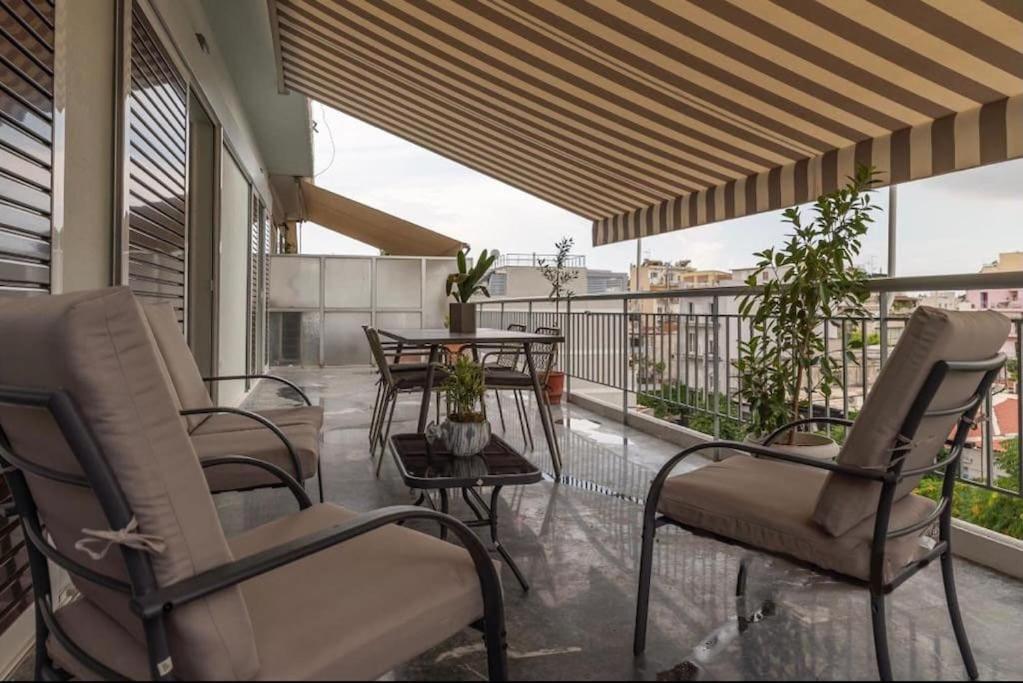 Artistic Apt In Vibrant Gazi With Large Terrace By Ghh アテネ エクステリア 写真