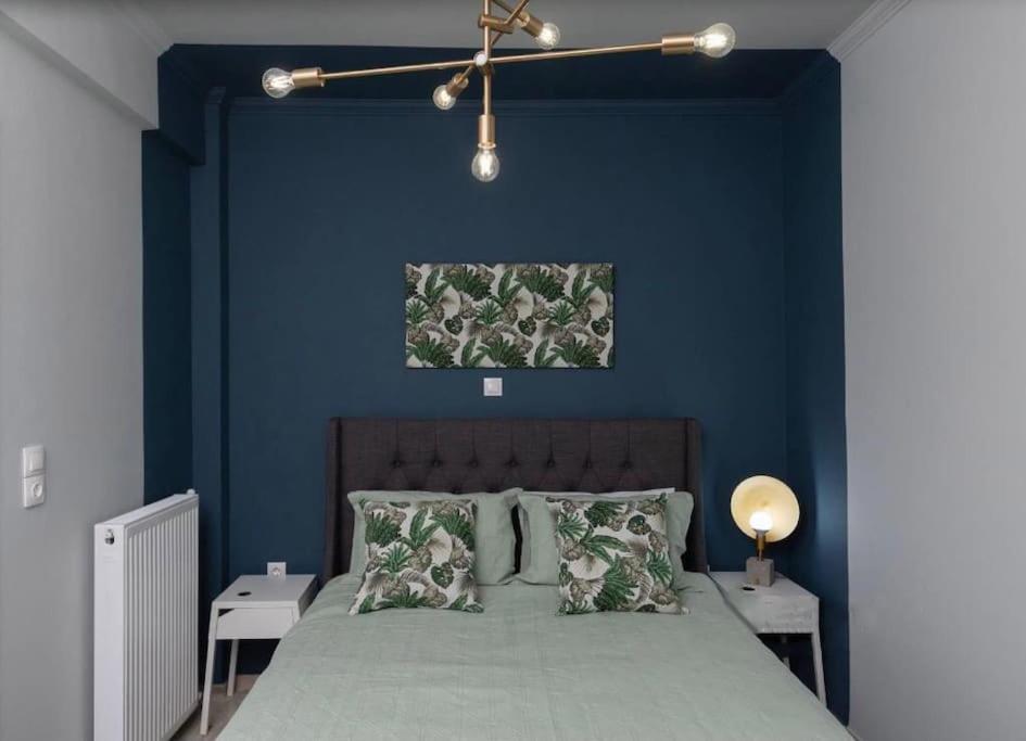 Artistic Apt In Vibrant Gazi With Large Terrace By Ghh アテネ エクステリア 写真