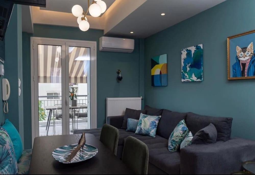 Artistic Apt In Vibrant Gazi With Large Terrace By Ghh アテネ エクステリア 写真