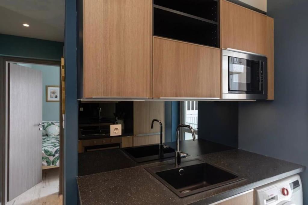 Artistic Apt In Vibrant Gazi With Large Terrace By Ghh アテネ エクステリア 写真