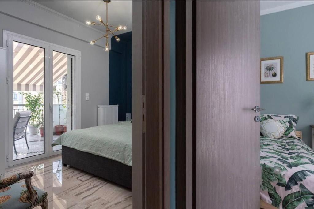 Artistic Apt In Vibrant Gazi With Large Terrace By Ghh アテネ エクステリア 写真