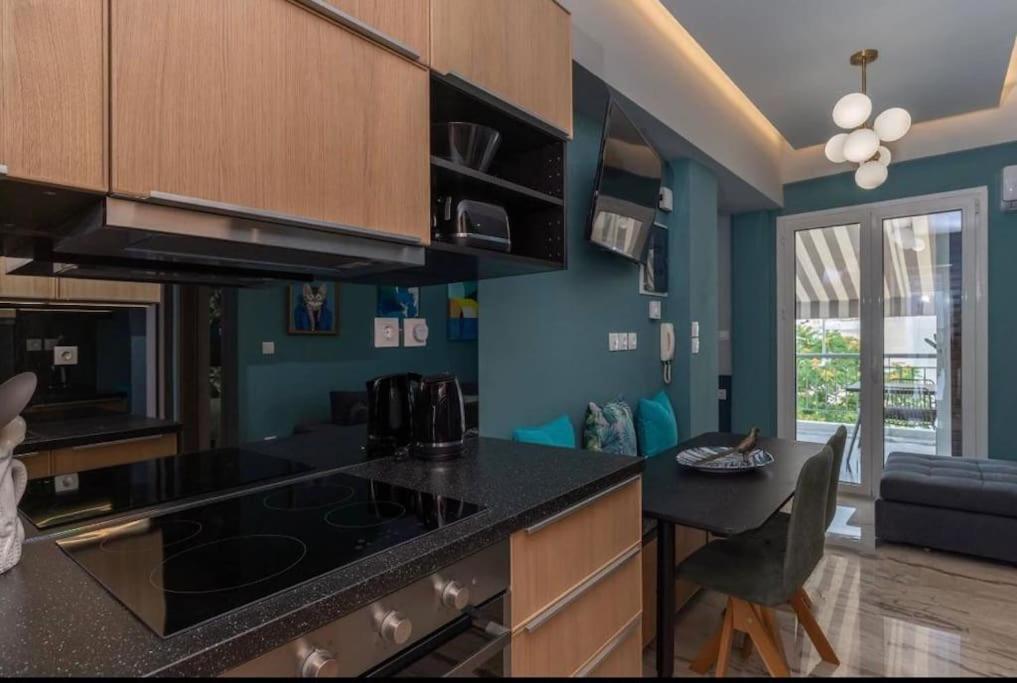 Artistic Apt In Vibrant Gazi With Large Terrace By Ghh アテネ エクステリア 写真