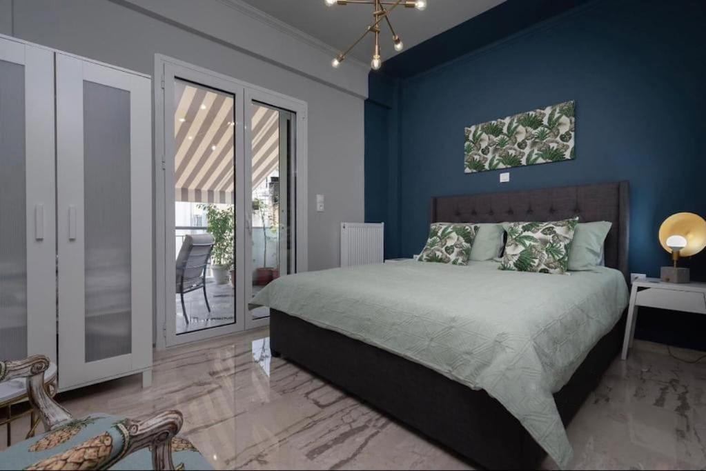 Artistic Apt In Vibrant Gazi With Large Terrace By Ghh アテネ エクステリア 写真